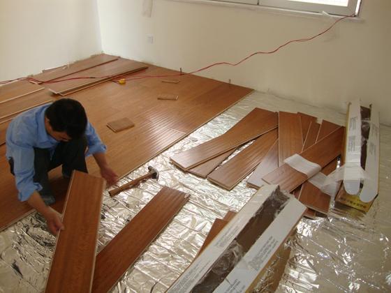 瓷磚上能鋪木地板嗎？這是我聽過最好的回答