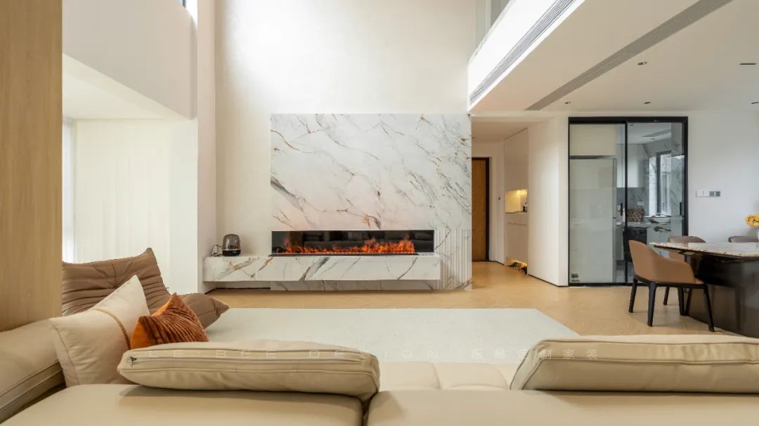 深圳南山·山海韻|繼奶油風(fēng)后，400㎡復(fù)式的原木極簡(jiǎn)風(fēng)也火了！